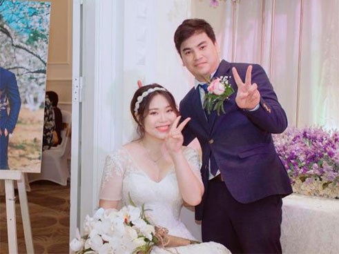 Cô gái lấy được chồng nhờ cú điện thoại 