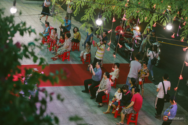 Người dân 2 miền đổ xuống đường vui chơi dịp lễ 30/4: Hà Nội đông đúc, Sài Gòn bình yên-7