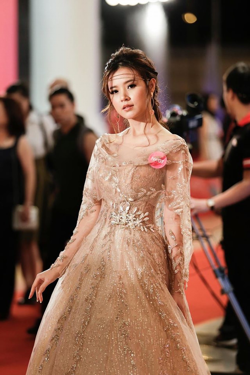 Thần thái khác biệt khi chưa chuẩn bị đã chụp với lúc chỉn chu trên thảm đỏ-10