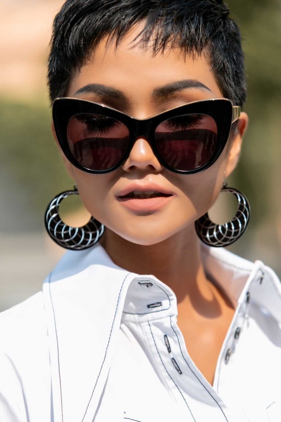 Hoa hậu HHen Niê thả thính fans bằng trang phục street style độc đáo-8