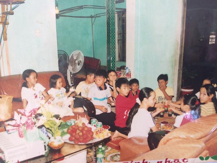 Có ai còn nhớ những tiệc sinh nhật của 15, 20 năm trước, khi người ta còn tặng nhau xà phòng, bút mực?-4