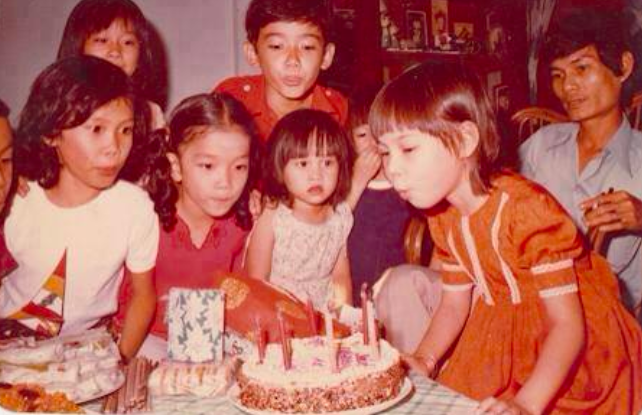 Có ai còn nhớ những tiệc sinh nhật của 15, 20 năm trước, khi người ta còn tặng nhau xà phòng, bút mực?-9