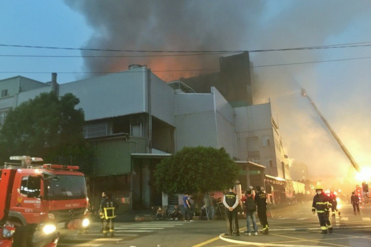 Cháy nhà máy Đài Loan có nhiều lao động Việt Nam, 5 lính cứu hỏa hy sinh-1