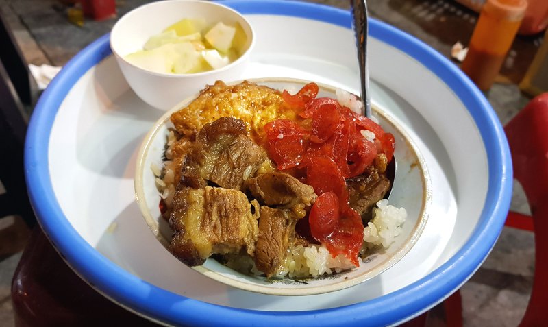 Hàng xôi nức tiếng phố cổ: Bán 3 tiếng ban đêm, ăn phải xếp hàng chờ-3