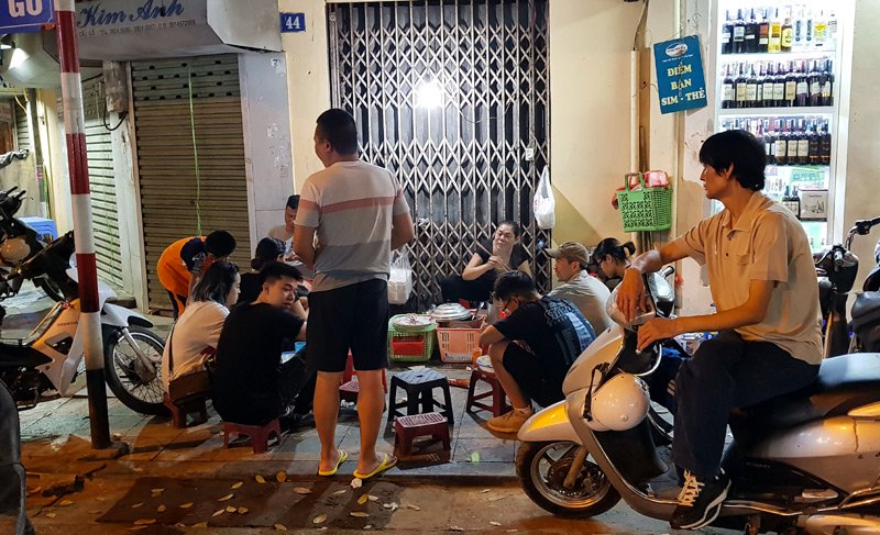 Hàng xôi nức tiếng phố cổ: Bán 3 tiếng ban đêm, ăn phải xếp hàng chờ-1