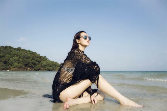 Khánh My gợi cảm khi diện bikini khoe dáng thon trên bãi biển-9