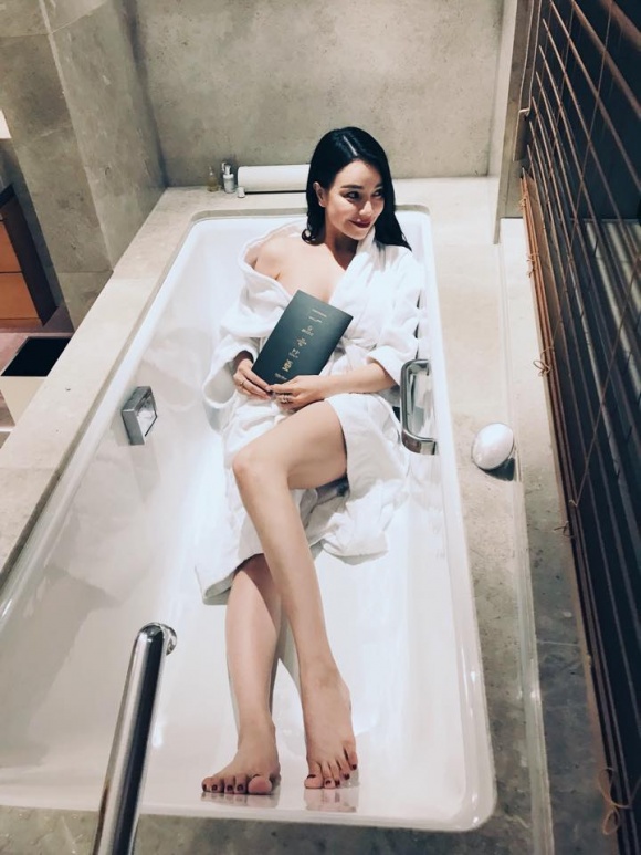 Trà Ngọc Hằng gợi cảm trong bồn tắm-4