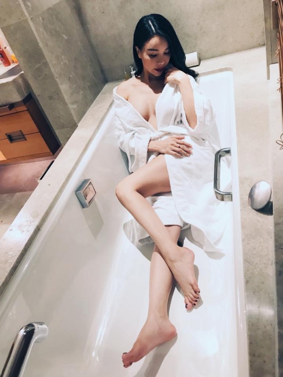 Trà Ngọc Hằng gợi cảm trong bồn tắm-6