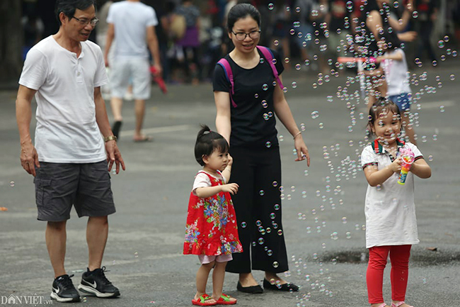 Các khu vui chơi ở Thủ đô đông nghịt người dịp nghỉ lễ-10