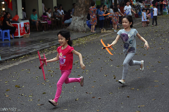 Các khu vui chơi ở Thủ đô đông nghịt người dịp nghỉ lễ-11