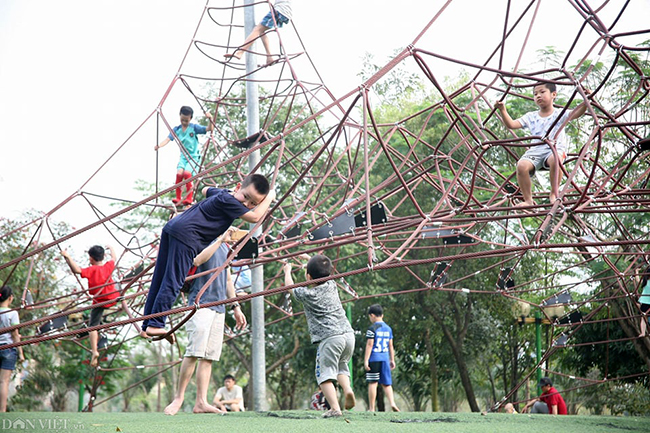 Các khu vui chơi ở Thủ đô đông nghịt người dịp nghỉ lễ-12