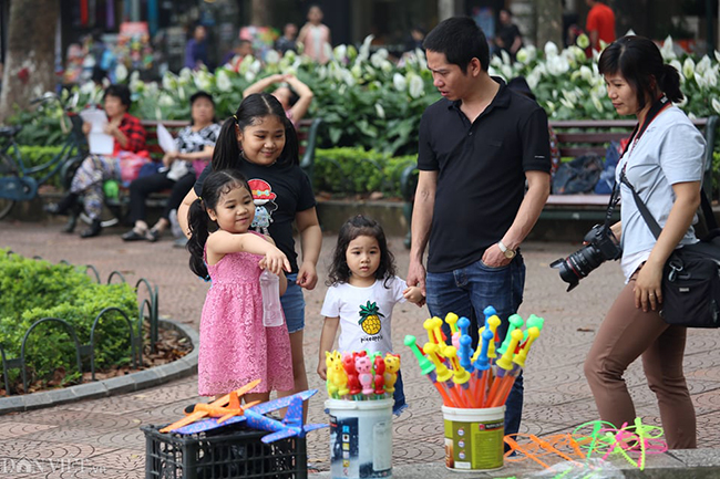 Các khu vui chơi ở Thủ đô đông nghịt người dịp nghỉ lễ-7