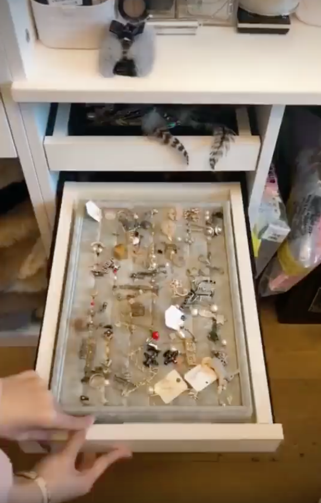 Câu nói gây ám ảnh nhất lễ này: Chờ tí em thay đồ sắp xong rồi và đây là nguyên nhân!-4