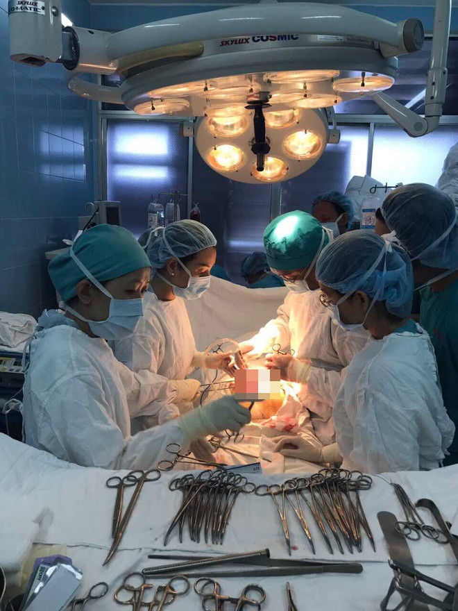 Nghe lời cò đi mổ ung thư buồng trứng chui, bà mẹ trẻ 2 con phải đánh đổi bằng mạng sống của chính mình-1