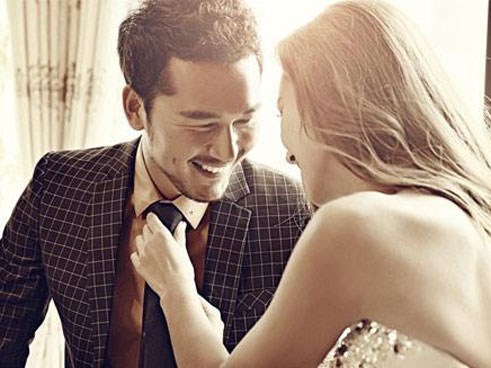 Vì sao đàn ông càng già càng thích ve vãn gái trẻ?