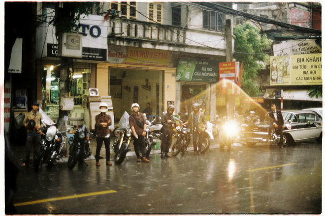 Hà Nội: Màn rước dâu bằng dàn xế cổ dưới trời mưa khiến bao người trầm trồ-5