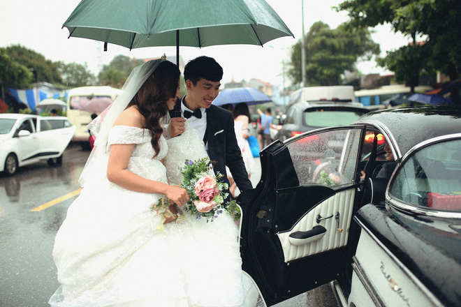 Hà Nội: Màn rước dâu bằng dàn xế cổ dưới trời mưa khiến bao người trầm trồ-1