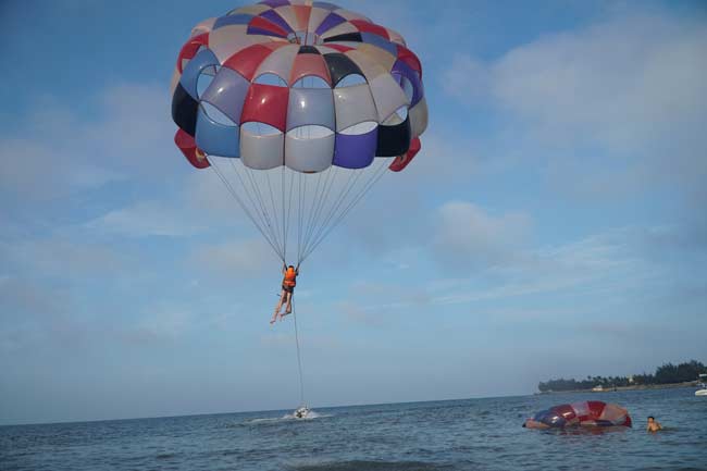 Ảnh: Biển Đồ Sơn đông nghịt người chen đứng chen ngồi dịp nghỉ lễ-6