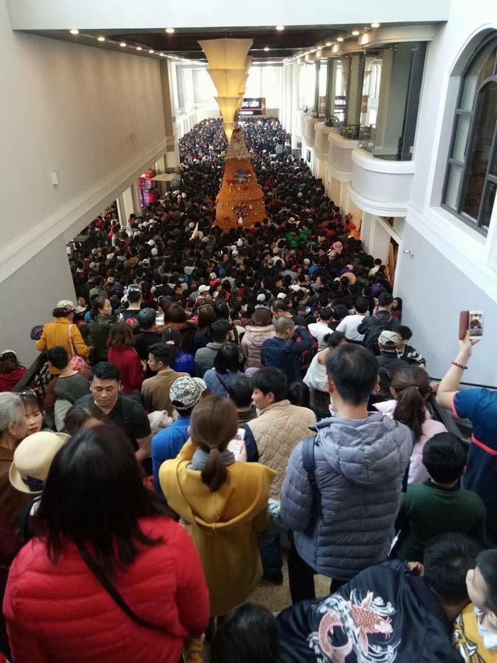 Du khách đi Sapa cầu cứu giúp về Hà Nội vì tour bỏ rơi-5