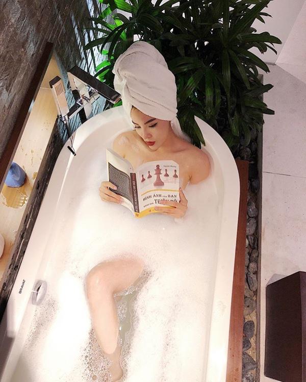 Phạm Hương, Kỳ Duyên hóa quý cô sang chảnh với thời trang... khăn tắm-4