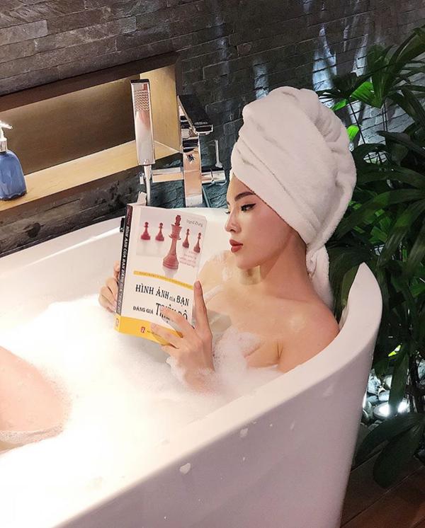 Phạm Hương, Kỳ Duyên hóa quý cô sang chảnh với thời trang... khăn tắm-5