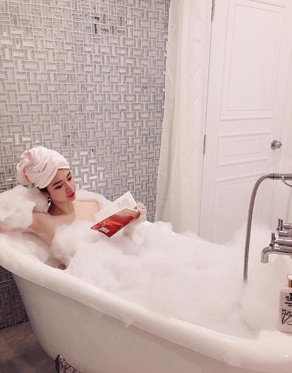 Phạm Hương, Kỳ Duyên hóa quý cô sang chảnh với thời trang... khăn tắm-7