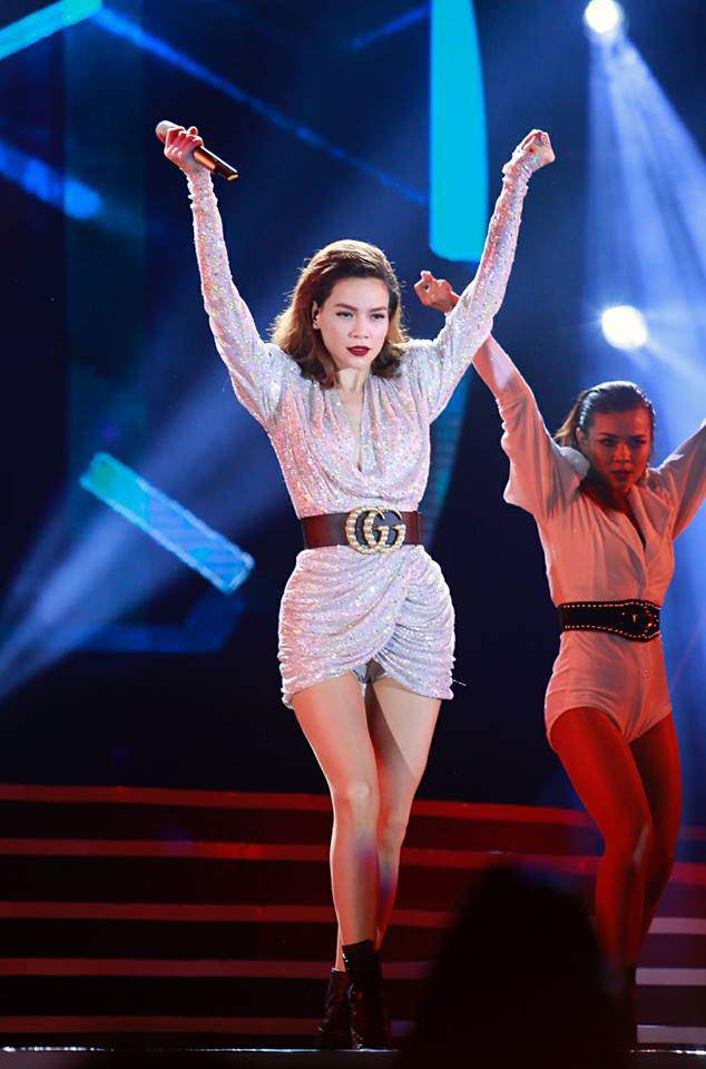 Đây là cách Hồ Ngọc Hà đã làm để diện lại nguyên set đồ cũ mà vẫn sang và sáng-2