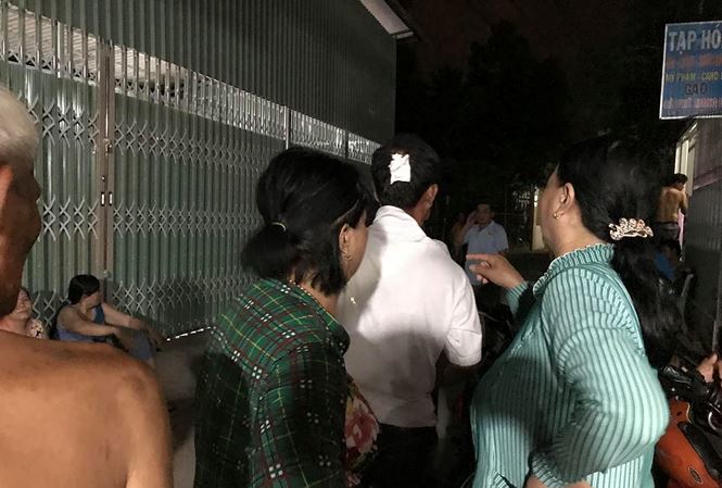 Con đánh cha tàn nhẫn rồi ôm bình gas cố thủ-1