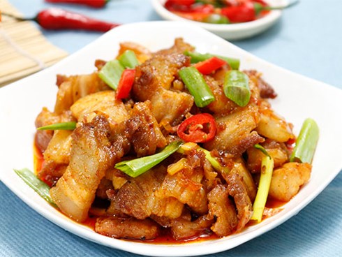 Thịt ba chỉ rim mắm ớt đậm đà, cay tê cực gây nghiện