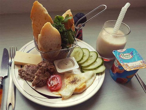 Ơn giời chồng đảm đây rồi: Tự tay nấu toàn món ngon còn trình bày như nhà hàng chăm vợ bầu đang nghén