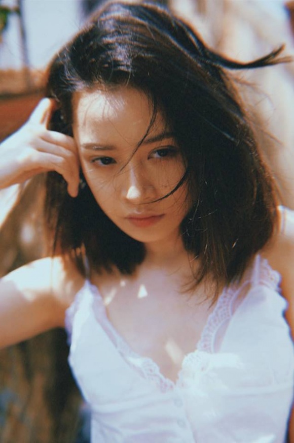 Bộ ảnh thanh xuân rực rỡ của Chi Pu khiến fans xuýt xoa-8