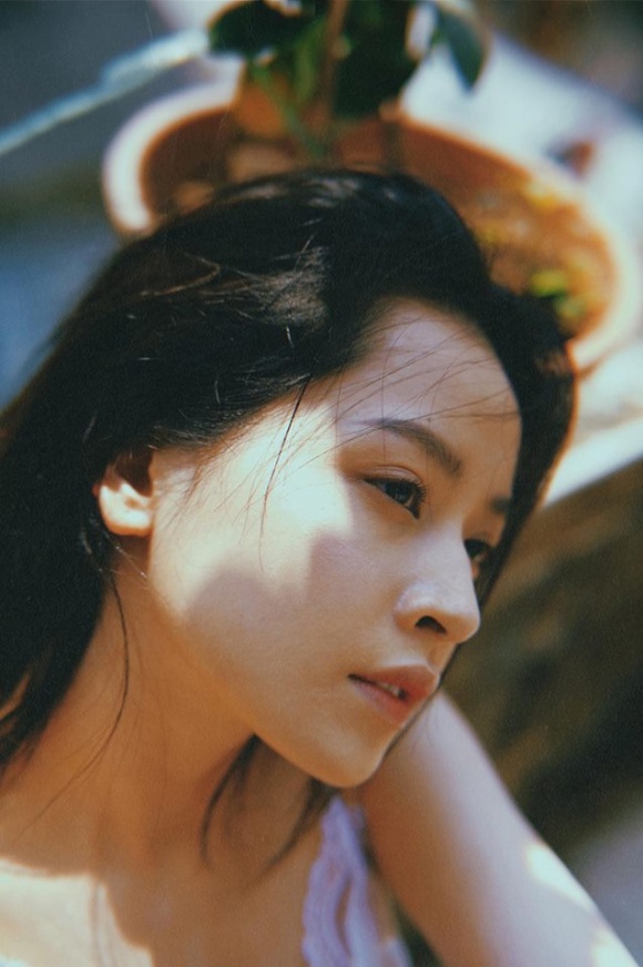 Bộ ảnh thanh xuân rực rỡ của Chi Pu khiến fans xuýt xoa-1