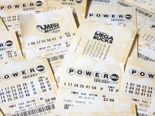 Vé số trúng tiền tỷ nằm trong ví 3 tháng mà không biết-1