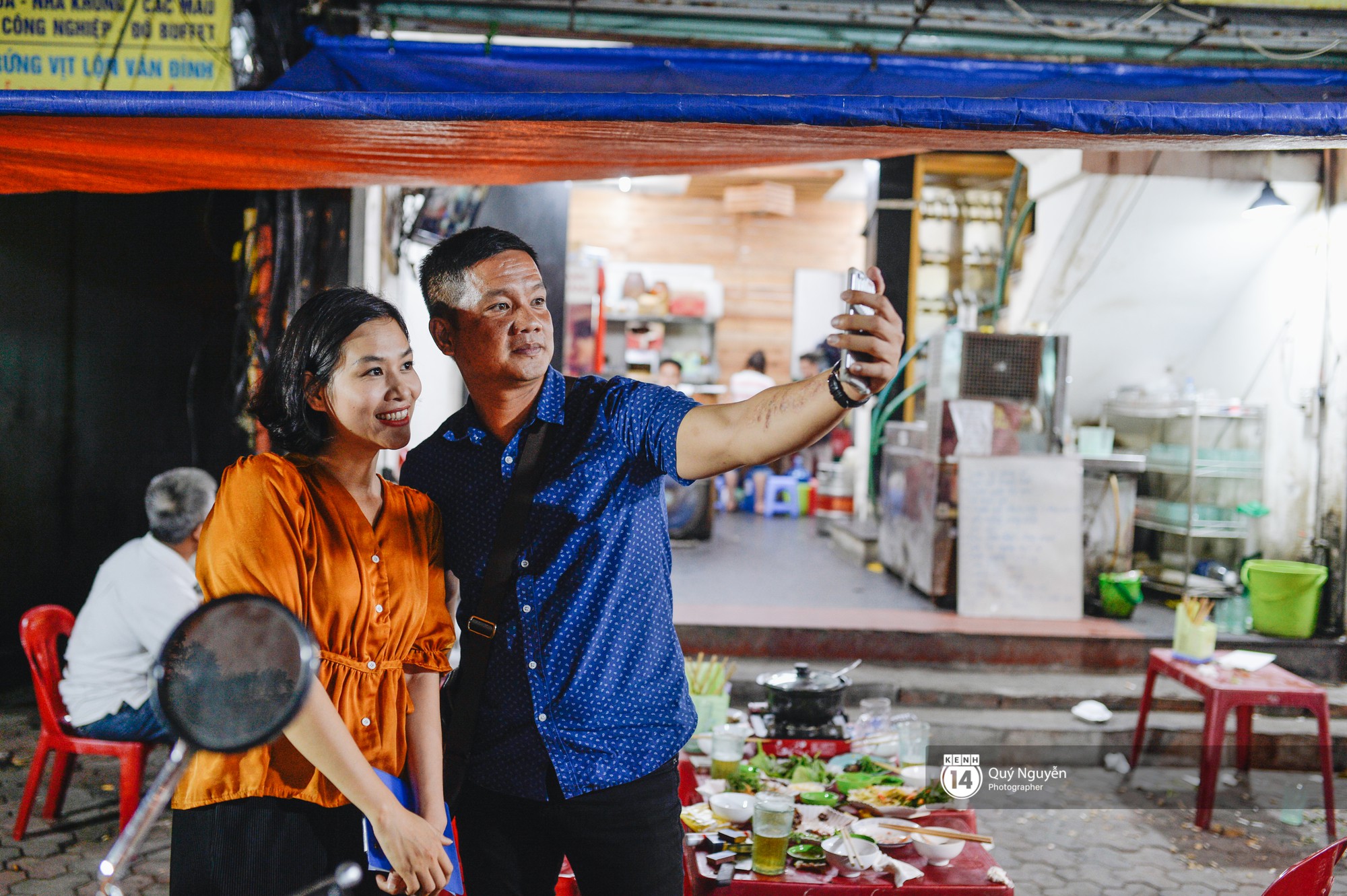 Cuộc sống hiện tại của Nguyệt trong Phía trước là bầu trời: Sáng đi dạy múa, tối về làm chủ quán bia-6