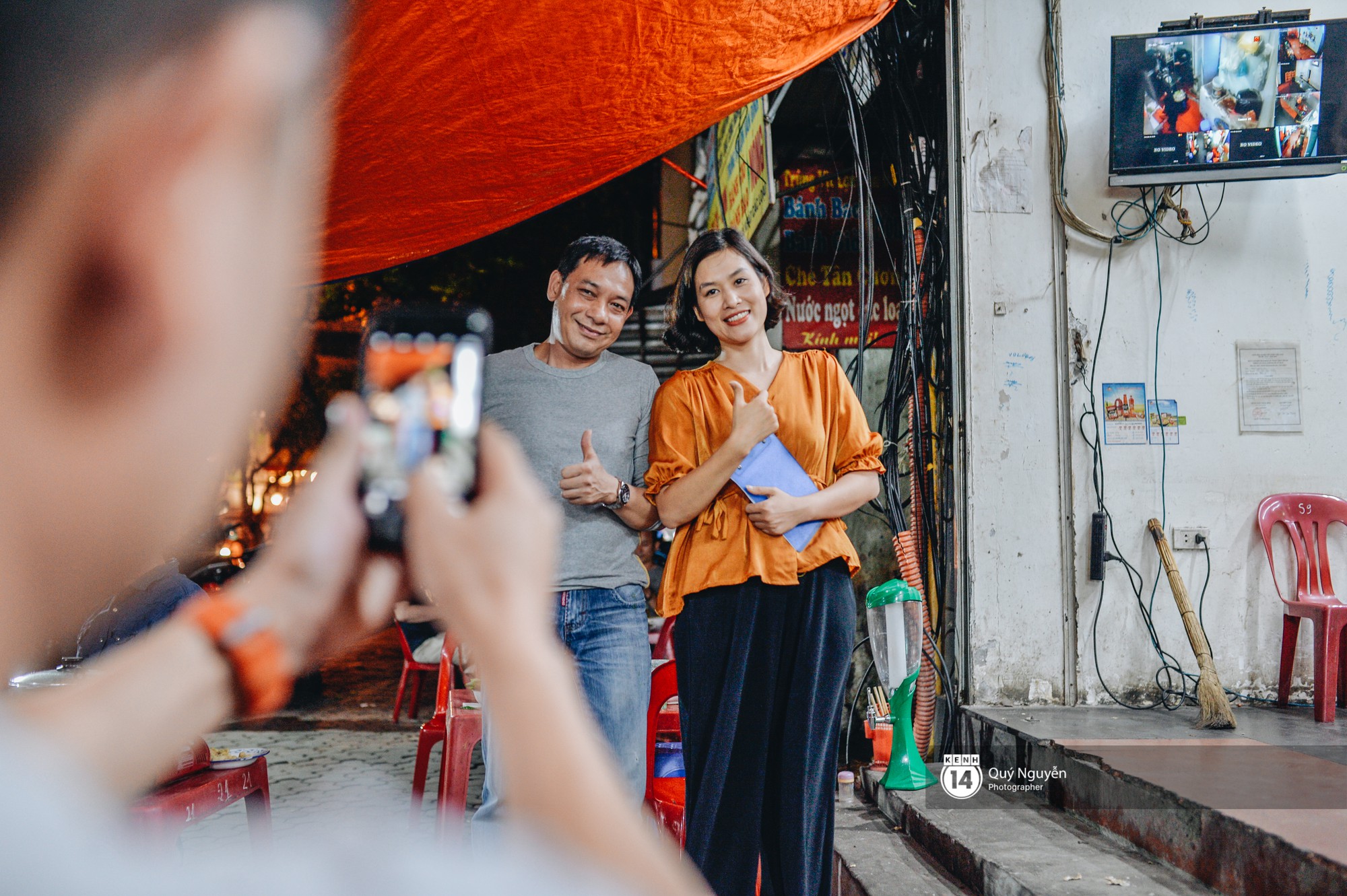 Cuộc sống hiện tại của Nguyệt trong Phía trước là bầu trời: Sáng đi dạy múa, tối về làm chủ quán bia-8