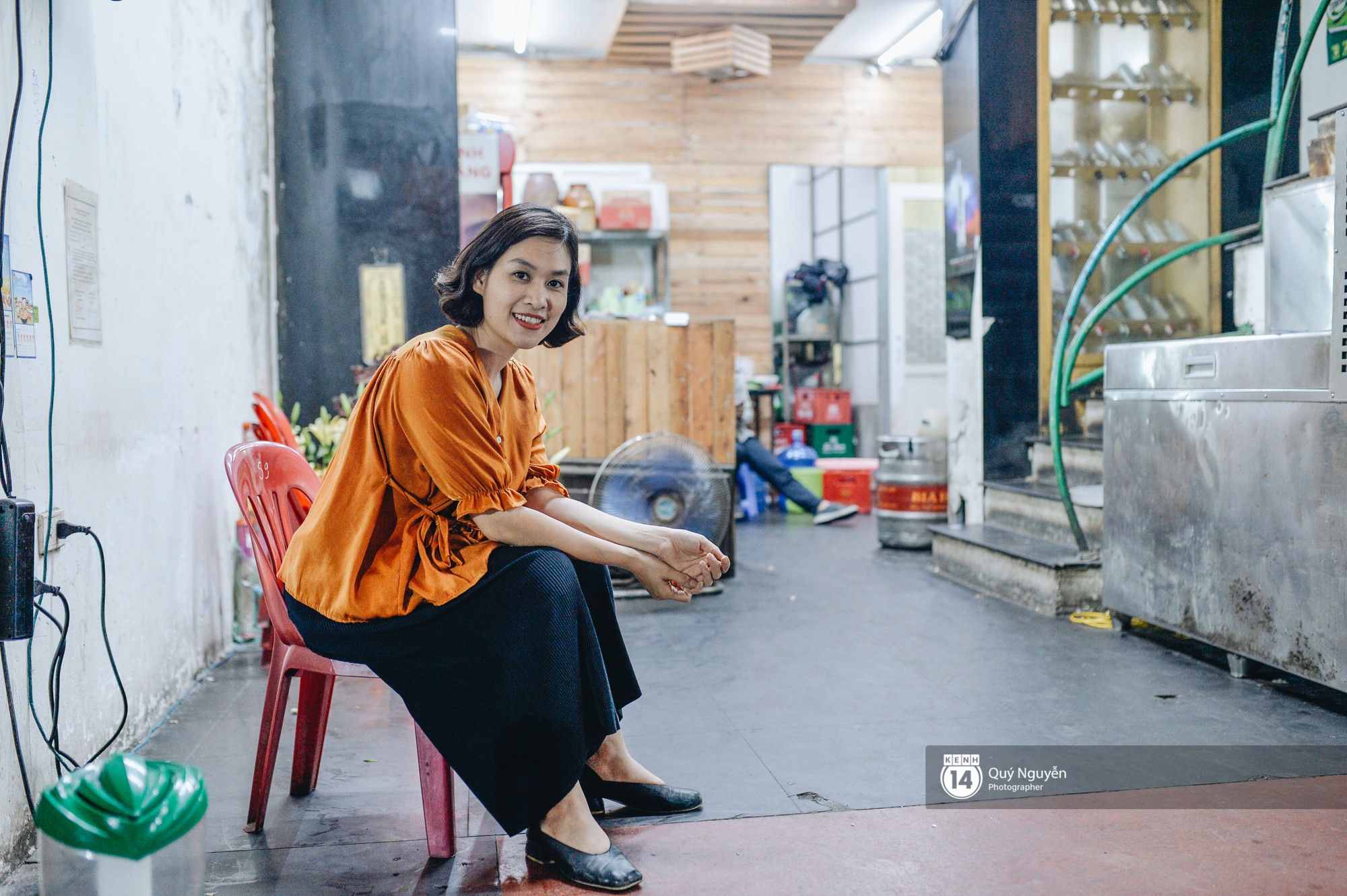 Cuộc sống hiện tại của Nguyệt trong Phía trước là bầu trời: Sáng đi dạy múa, tối về làm chủ quán bia-1