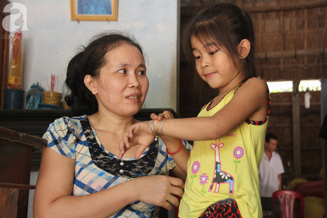 Bố bỏ đi vì mẹ sinh nhầm con gái, đứa trẻ 6 tuổi phải nghỉ học vì mẹ tật nguyền, ông ngoại nhập viện không có tiền chạy chữa-10