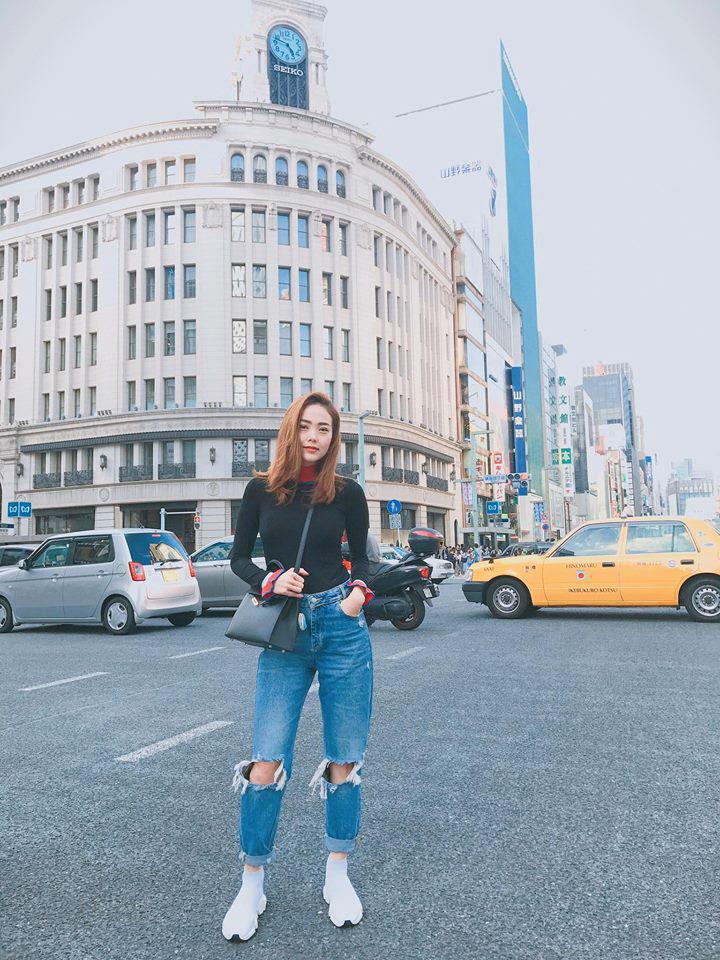 Sau nghi vấn cằm lệch, Minh Hằng xinh đẹp xách túi nửa tỷ đồng đi muôn nơi!-9