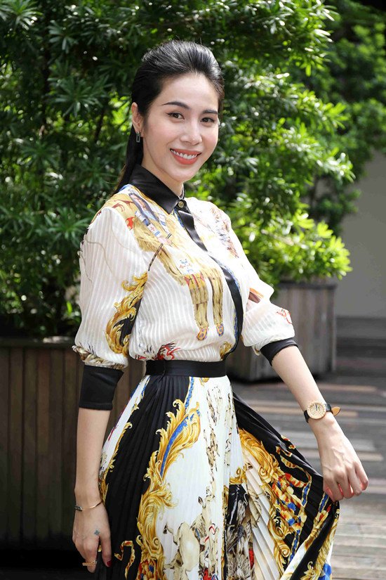 Thuỷ Tiên mặc cây hàng hiệu hơn 1 tỷ sánh đôi Công Vinh-4