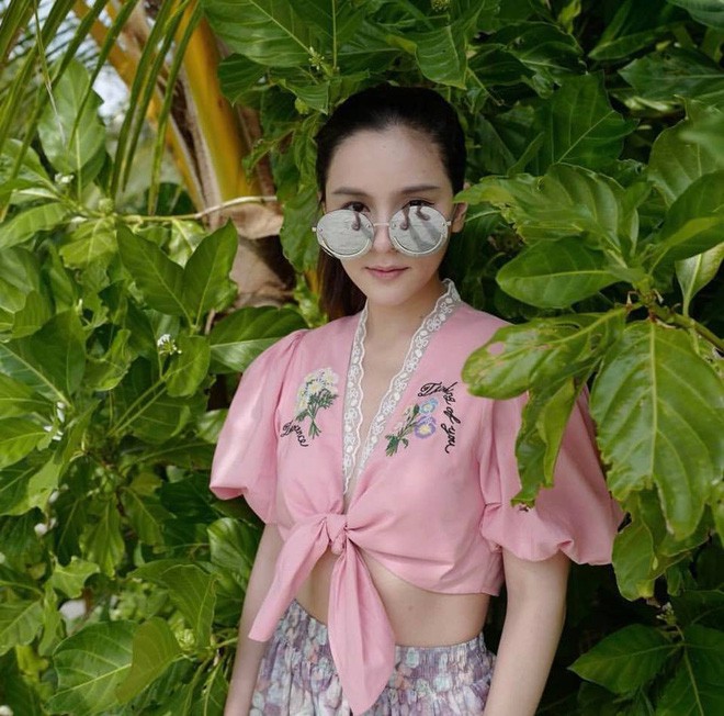 Dù đã 30 tuổi lại có vóc dáng nhỏ nhắn, nàng Song Hye Kyo” Thái Lan vẫn diện đồ đẹp hết chỗ chê-1