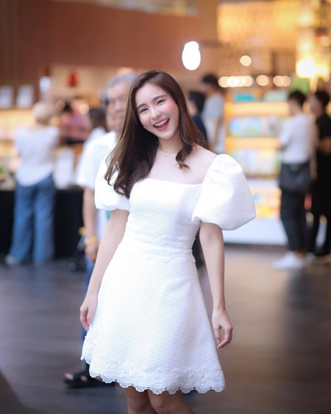 Dù đã 30 tuổi lại có vóc dáng nhỏ nhắn, nàng Song Hye Kyo” Thái Lan vẫn diện đồ đẹp hết chỗ chê-16