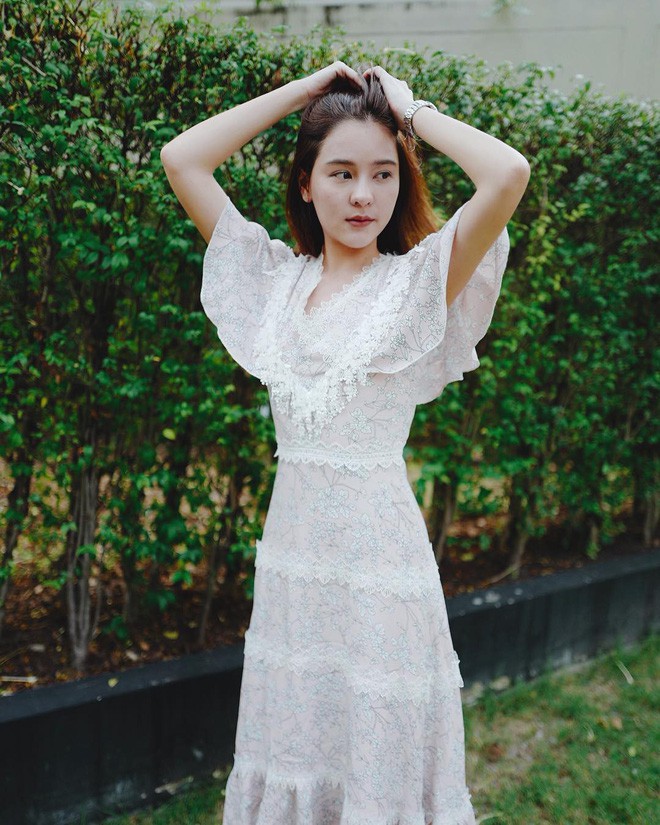 Dù đã 30 tuổi lại có vóc dáng nhỏ nhắn, nàng Song Hye Kyo” Thái Lan vẫn diện đồ đẹp hết chỗ chê-10