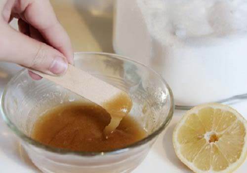 Với 5 ngàn đồng, chị em có ngay cách dưỡng môi bằng mật ong khỏi cần bôi son-4