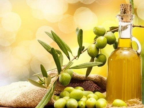 Với 5 ngàn đồng, chị em có ngay cách dưỡng môi bằng mật ong khỏi cần bôi son-6