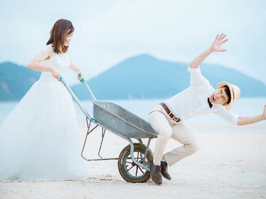 Màn rước dâu độc đáo bằng... xe rùa
