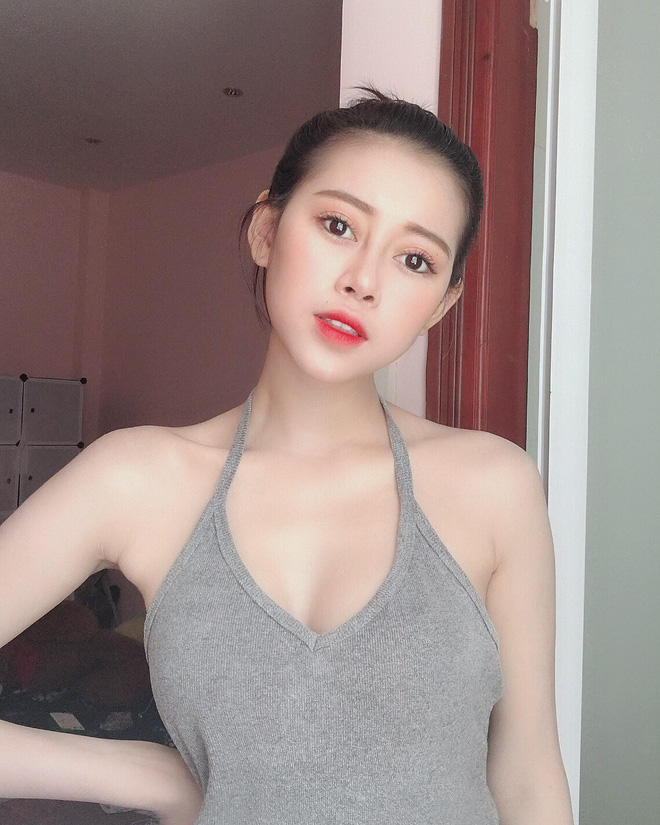 Dân tình đối đầu khi xem clip cô gái Việt vô tư chỉnh áo ngực trước cửa kính ô tô hút 10 triệu view-6