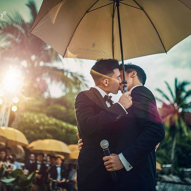 Cặp trai đẹp tung ảnh đám cưới thần sầu hơn cả phim khiến dân mạng lịm tim-2