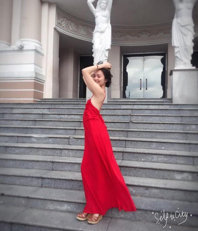 Khoe eo thon nhỏ bất chấp tuổi tác, nhưng bộ đồ mà Hiền Thục mặc lại có gì đó sai sai-3