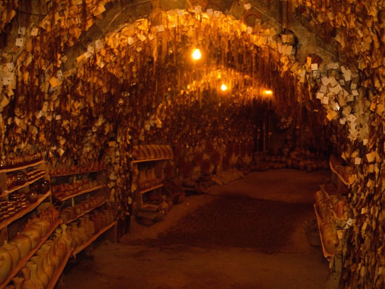 Những địa điểm du lịch kỳ dị nhất trên Trái đất-7