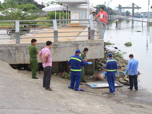 Tắm sông vào ban đêm, một bảo vệ dân phố ở Sài Gòn chết đuối